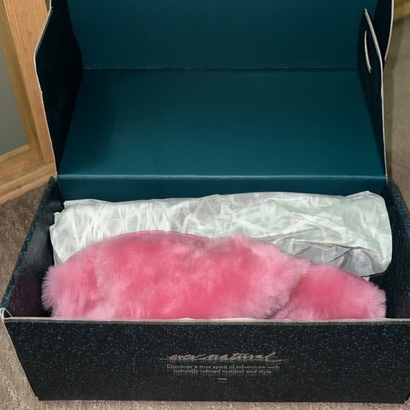 Brand new EMU slip on slippers in bubblegum pink - Picture 3 of 4